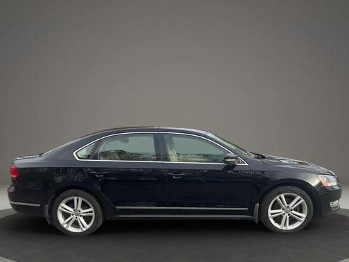 2013 Volkswagen Passat 2.0 TDI SE w/ Sunroof