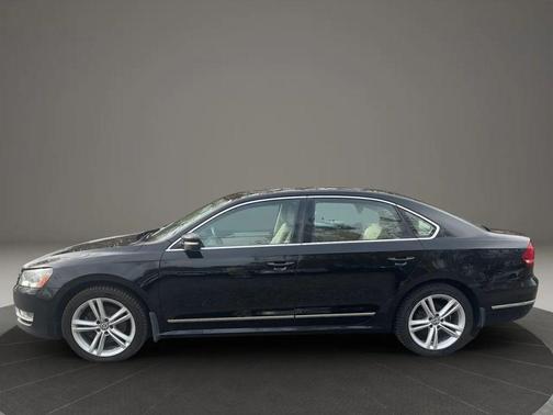 2013 Volkswagen Passat 2.0 TDI SE w/ Sunroof