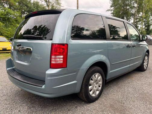 2008 Chrysler Town & Country LX