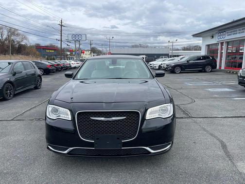2015 Chrysler 300 Limited