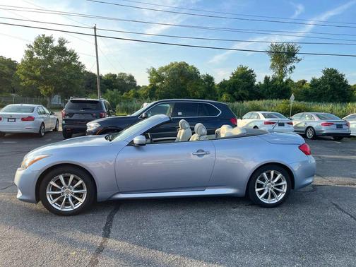 2011 INFINITI G37 Base