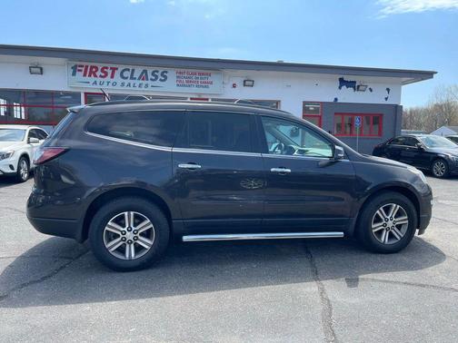 2017 Chevrolet Traverse 2LT