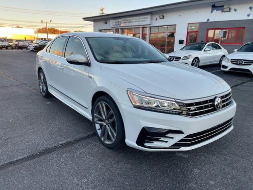 2017 Volkswagen Passat 1.8T R-Line w/Comfort