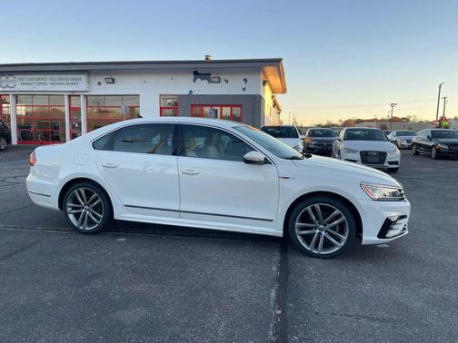 2017 Volkswagen Passat 1.8T R-Line w/Comfort