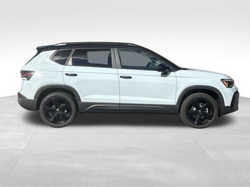 2025 Volkswagen Taos 1.5T SE Black
