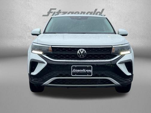 White 2024 Volkswagen Taos 1.5T SE