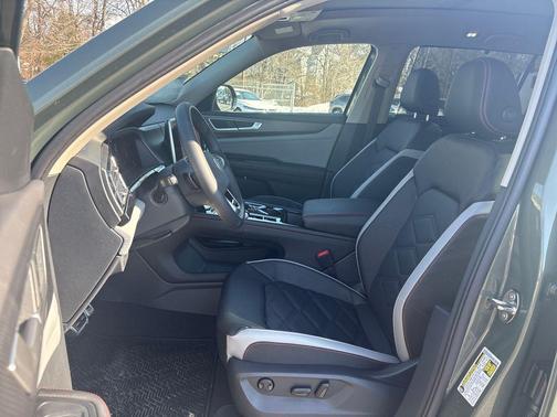 2026 Volkswagen Atlas Peak Edition