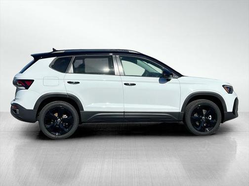 2025 Volkswagen Taos 1.5T SE Black