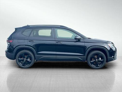 2025 Volkswagen Taos 1.5T SE Black