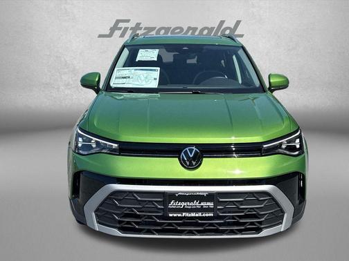 Bright Moss Green Metallic 2026 Volkswagen Taos SE