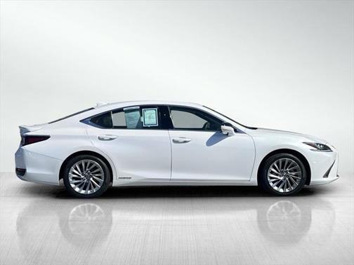 2021 Lexus ES 300h Luxury