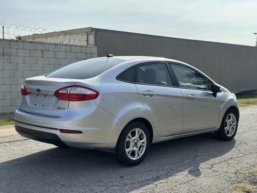 2016 Ford Fiesta SE