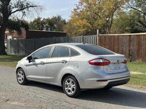 2016 Ford Fiesta SE