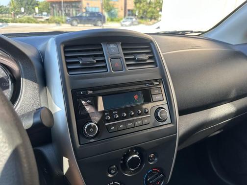 2016 Nissan Versa 1.6 SV