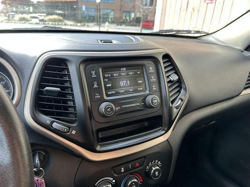2015 Jeep Cherokee Sport