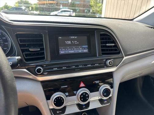 2019 Hyundai ELANTRA SE