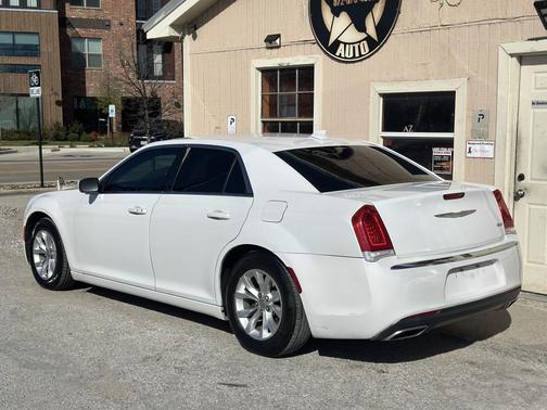 2015 Chrysler 300 Limited
