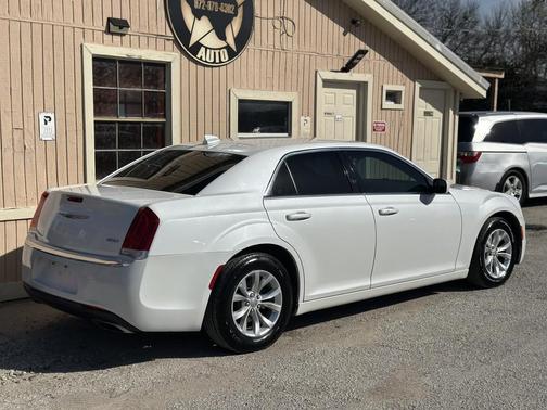 2015 Chrysler 300 Limited
