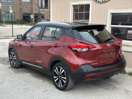 2020 Nissan Kicks SR