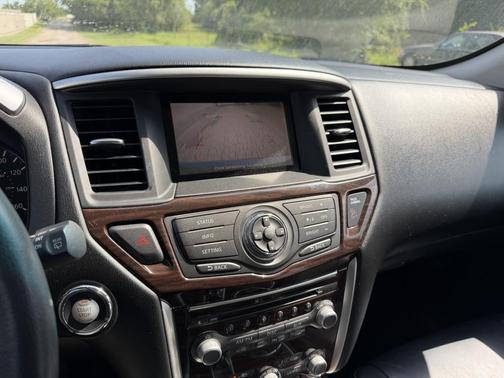 Cayenne Red 2013 Nissan Pathfinder LE