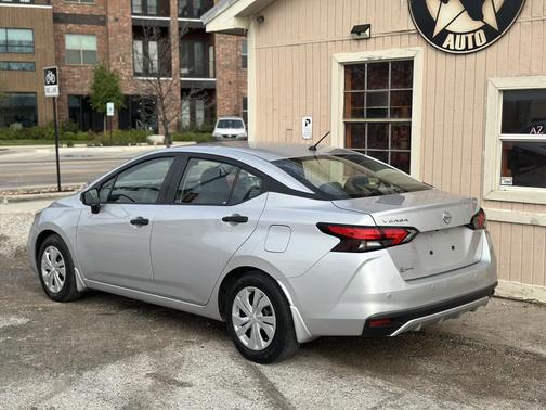 Brilliant Silver Metallic 2020 Nissan Versa 1.6 S