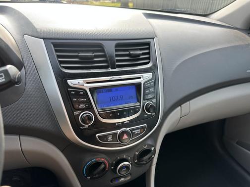 2012 Hyundai Accent GS