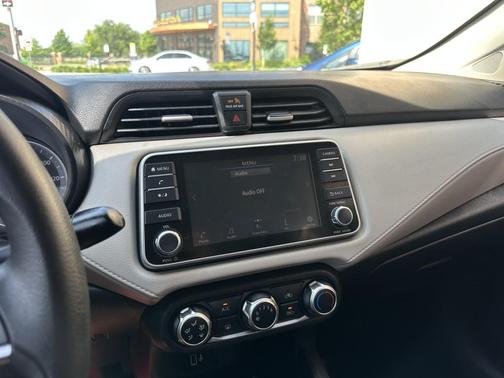 Gun Metallic 2021 Nissan Versa 1.6 SV