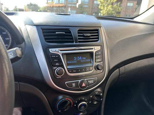 2017 Hyundai Accent SE