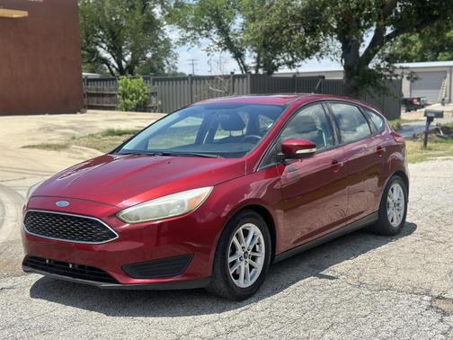 Red 2016 Ford Focus SE