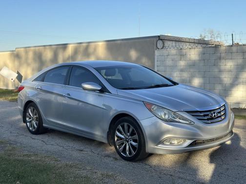2011 Hyundai SONATA Limited