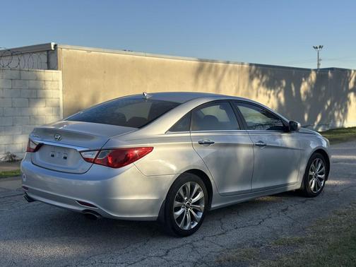 2011 Hyundai SONATA Limited