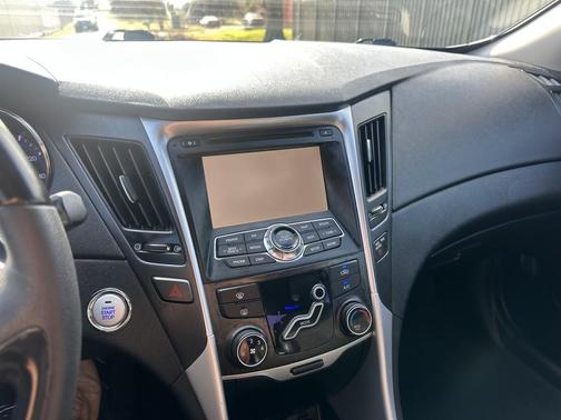 2011 Hyundai SONATA Limited