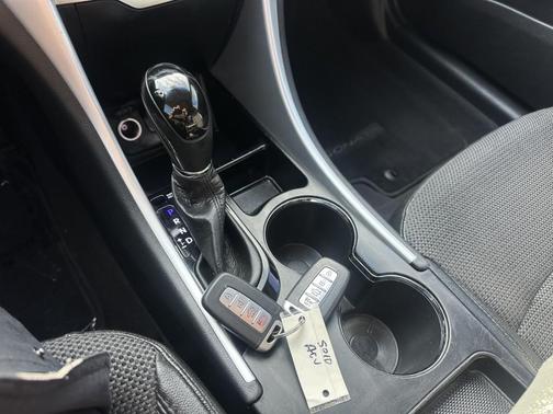 2011 Hyundai SONATA Limited