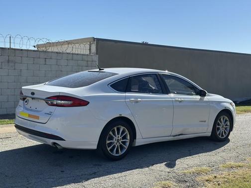 2017 Ford Fusion Hybrid SE