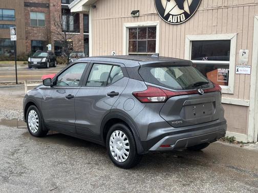 2021 Nissan Kicks S
