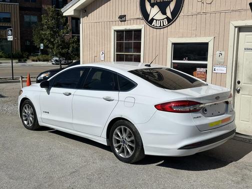 2017 Ford Fusion Hybrid SE