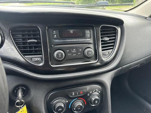 Bright Silver Metallic Clearcoat 2013 Dodge Dart SE