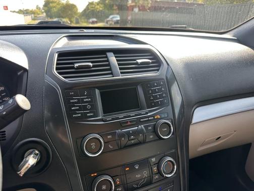 2019 Ford Explorer Base