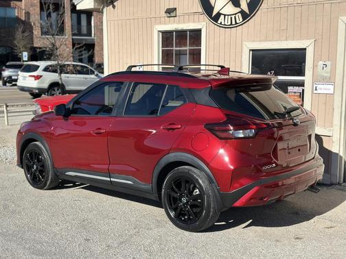 2022 Nissan Kicks SR