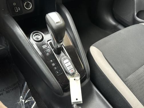 Aspen White TriCoat Pearl 2021 Nissan Versa 1.6 SV