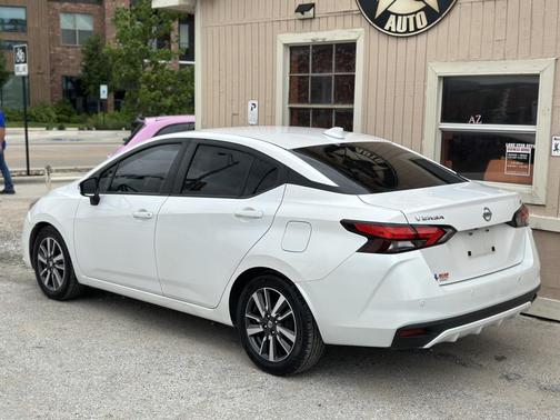 Aspen White TriCoat Pearl 2021 Nissan Versa 1.6 SV