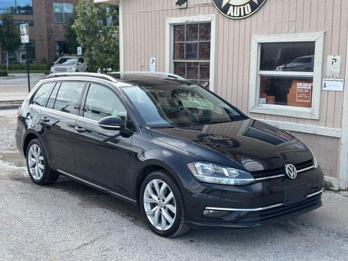 Deep Black Pearl Metallic 2018 Volkswagen Golf SportWagen TSI SEL