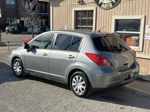 2011 Nissan Versa 1.8 SL