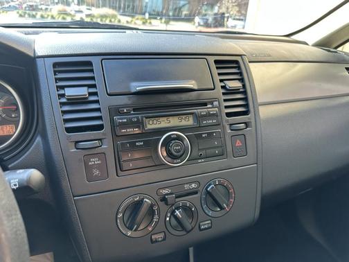 2011 Nissan Versa 1.8 SL