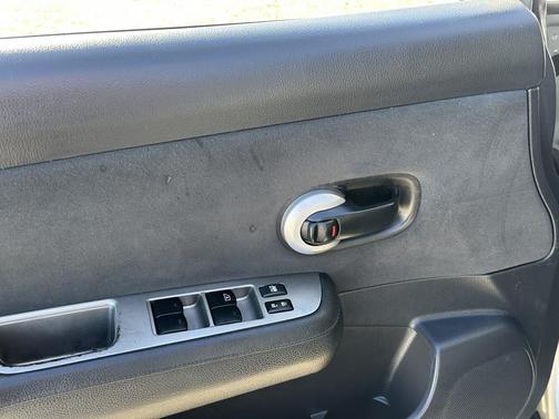 2011 Nissan Versa 1.8 SL