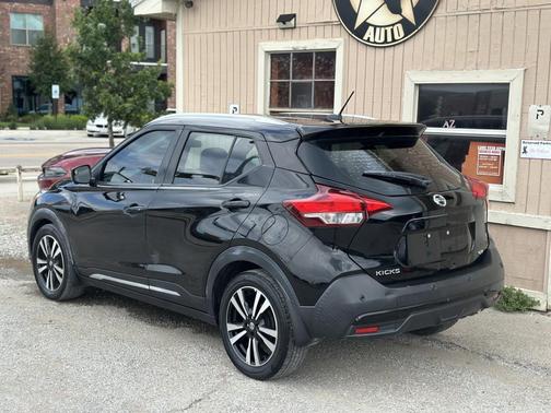 Super Black 2020 Nissan Kicks SR