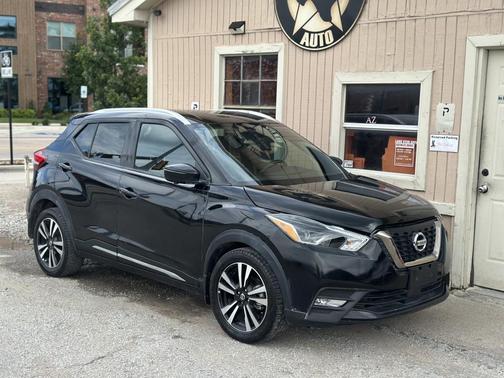 Super Black 2020 Nissan Kicks SR