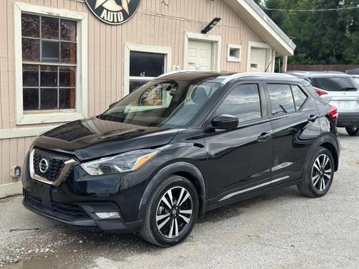 Super Black 2020 Nissan Kicks SR
