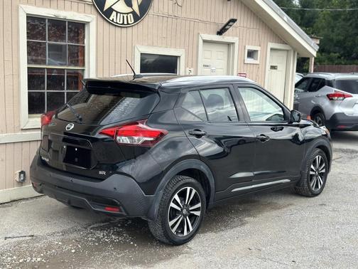 Super Black 2020 Nissan Kicks SR