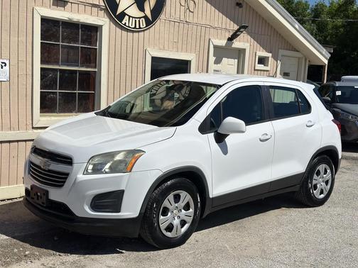 Summit White 2016 Chevrolet Trax LS